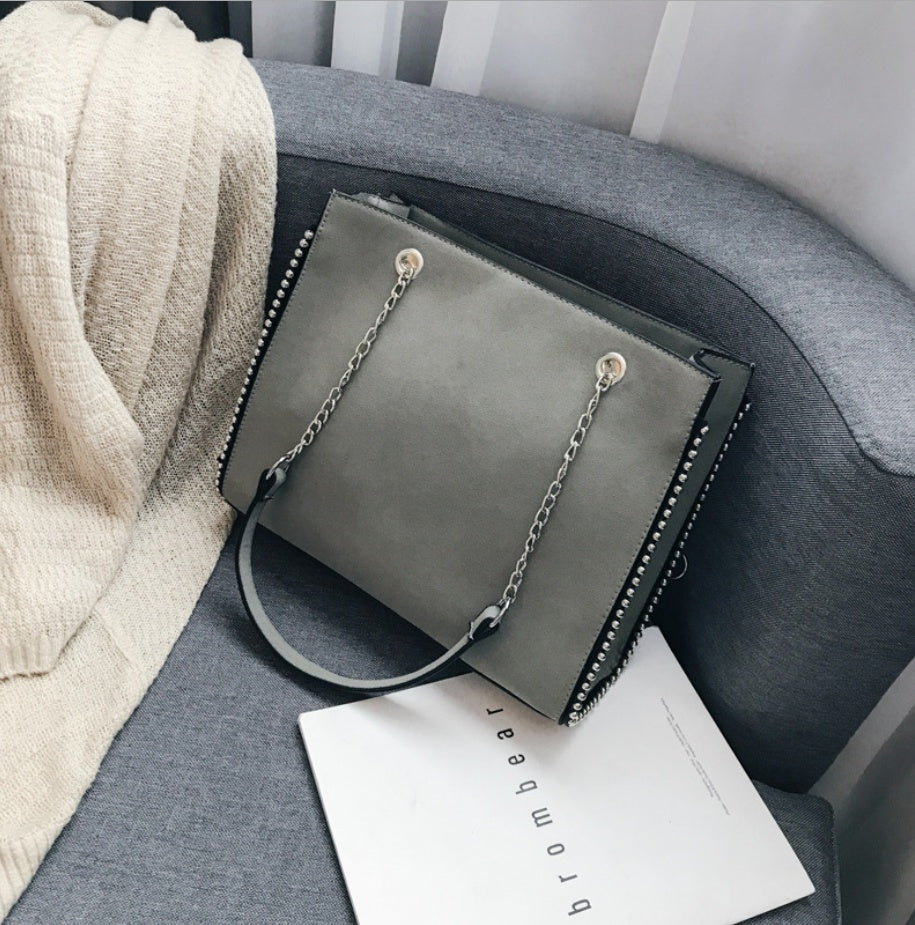 Chain rivet shoulder bag